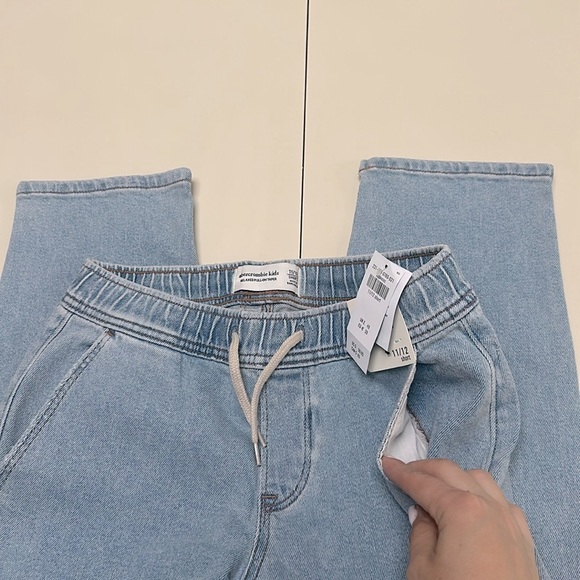 🆕 ABERCROMBIE KIDS relaxed pull on taper jeans size 11/12 Short - Picture 5 of 7